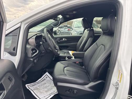 2025 Chrysler Pacifica L