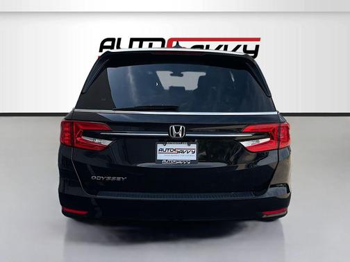 Crystal Black Pearl 2024 Honda Odyssey EX-L