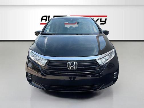 Crystal Black Pearl 2024 Honda Odyssey EX-L
