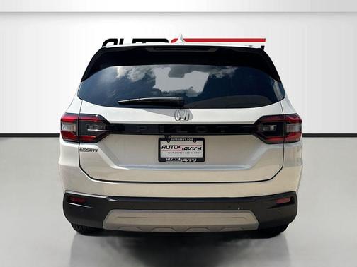 Platinum White Pearl 2024 Honda Pilot EX-L 7 Passenger