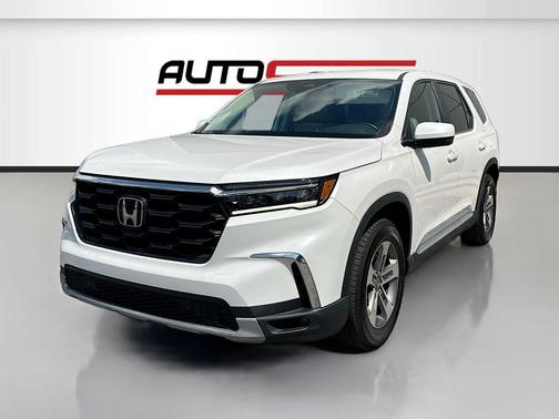 Platinum White Pearl 2024 Honda Pilot EX-L 7 Passenger