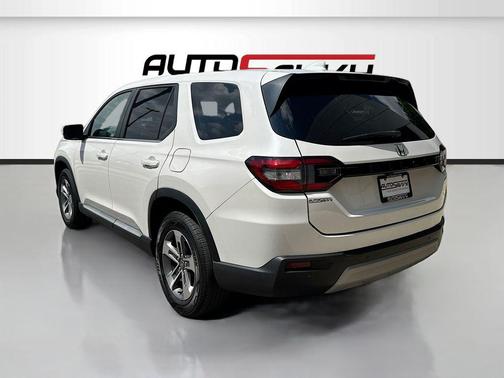 Platinum White Pearl 2024 Honda Pilot EX-L 7 Passenger