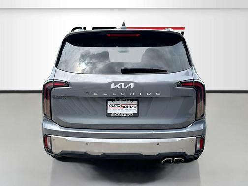 Everlasting Silver 2023 Kia Telluride SX