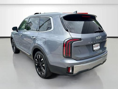 Everlasting Silver 2023 Kia Telluride SX