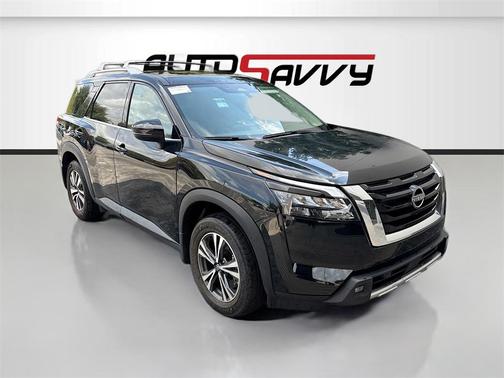 2023 Nissan Pathfinder SL FWD
