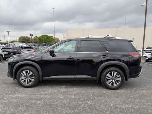 2023 Nissan Pathfinder SL FWD