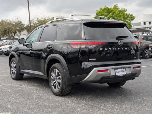 2023 Nissan Pathfinder SL FWD