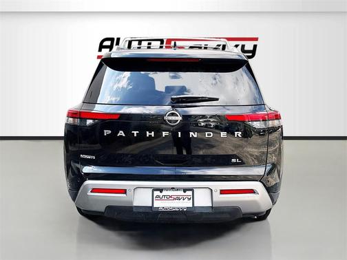 2023 Nissan Pathfinder SL FWD