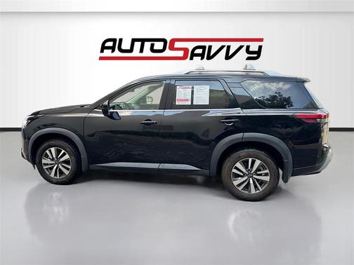 2023 Nissan Pathfinder SL FWD