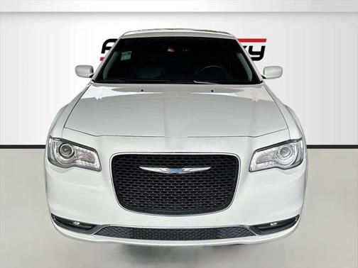 2018 Chrysler 300 Touring