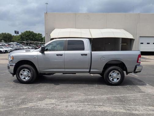 2023 RAM 3500 Tradesman Crew Cab 4x4 6'4' Box