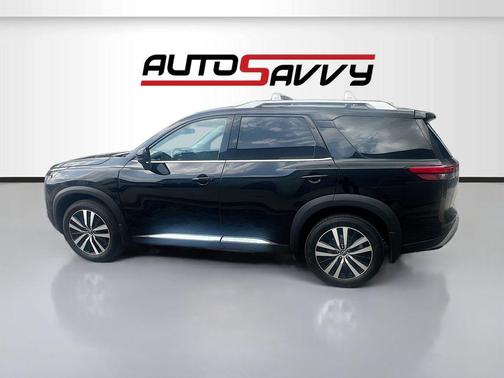 Super Black 2023 Nissan Pathfinder Platinum 4WD