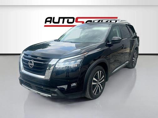 Super Black 2023 Nissan Pathfinder Platinum 4WD