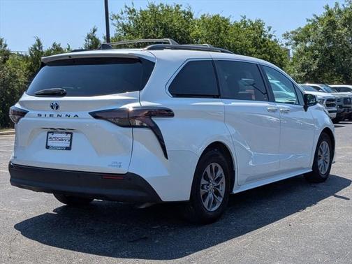 2023 Toyota Sienna XLE 8 Passenger