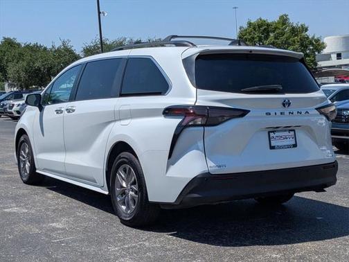2023 Toyota Sienna XLE 8 Passenger