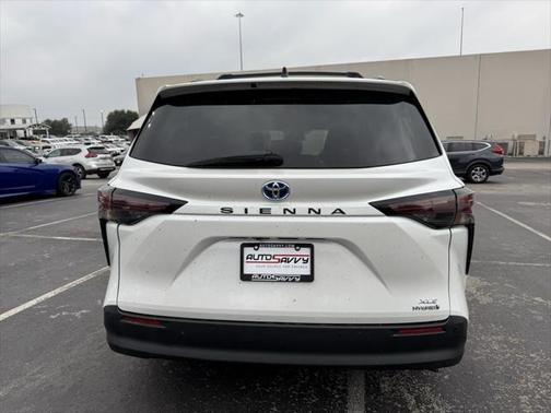 2023 Toyota Sienna XLE 8 Passenger