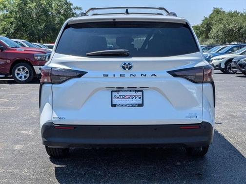 2023 Toyota Sienna XLE 8 Passenger