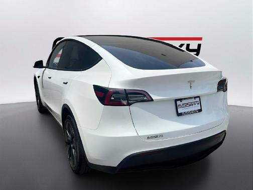 Pearl White Multi-Coat 2024 Tesla Model Y Long Range Single Motor Rear-Wheel Drive