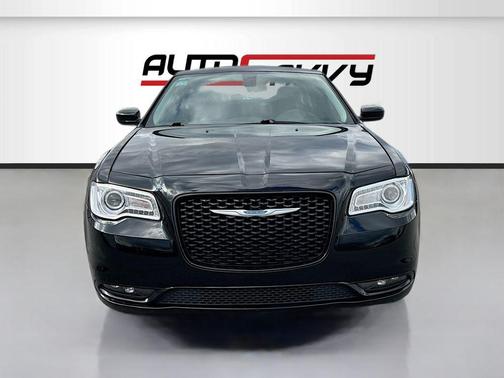 Gloss Black 2021 Chrysler 300 Touring