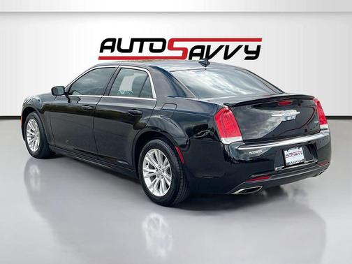 Gloss Black 2021 Chrysler 300 Touring