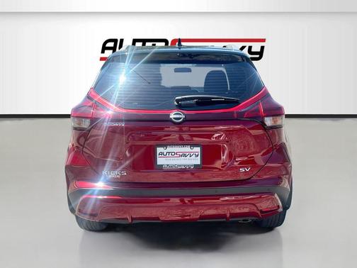 Scarlet Ember Tintcoat/Super Black 2024 Nissan Kicks SV