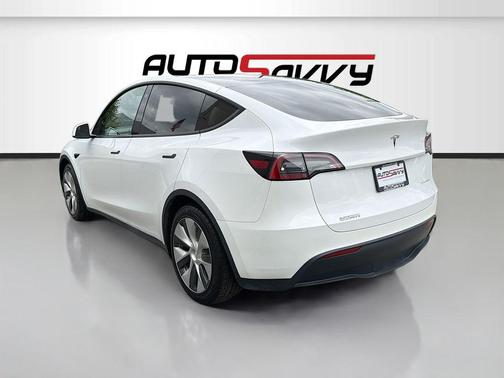 Pearl White Multi-Coat 2023 Tesla Model Y Long Range Dual Motor All-Wheel Drive