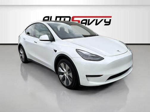 Pearl White Multi-Coat 2023 Tesla Model Y Long Range Dual Motor All-Wheel Drive