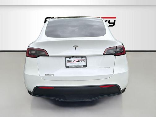 Pearl White Multi-Coat 2023 Tesla Model Y Long Range Dual Motor All-Wheel Drive