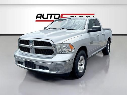 Bright Silver Metallic Clearcoat 2017 RAM 1500 SLT