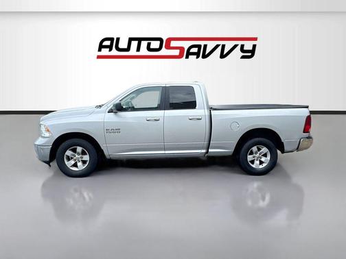 Bright Silver Metallic Clearcoat 2017 RAM 1500 SLT