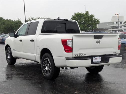 2023 Nissan Titan SV