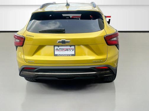 Nitro Yellow Metallic 2025 Chevrolet Trax FWD ACTIV