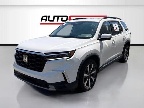 Platinum White Pearl 2023 Honda Pilot Touring 8-Passenger