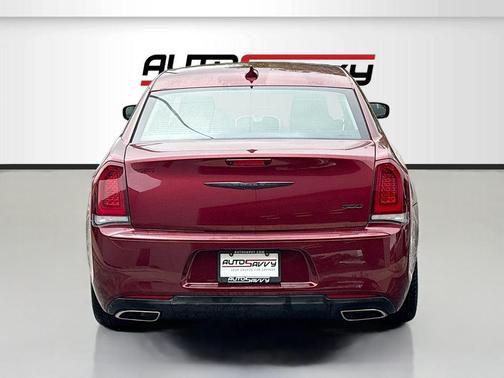 Velvet Red Pearlcoat 2022 Chrysler 300 Touring