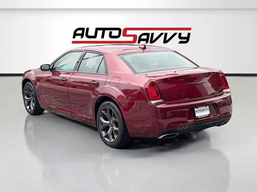 Velvet Red Pearlcoat 2022 Chrysler 300 Touring