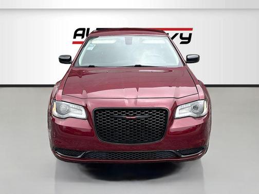 Velvet Red Pearlcoat 2022 Chrysler 300 Touring