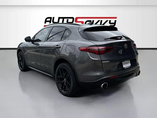 2021 Alfa Romeo Stelvio Base