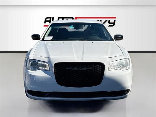 2020 Chrysler 300 Touring