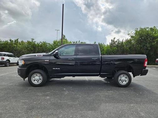 2022 RAM 2500 Tradesman Crew Cab 4x4 6'4' Box