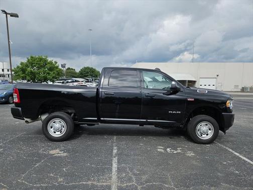 2022 RAM 2500 Tradesman Crew Cab 4x4 6'4' Box