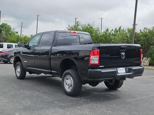 2022 RAM 2500 Tradesman Crew Cab 4x4 6'4' Box