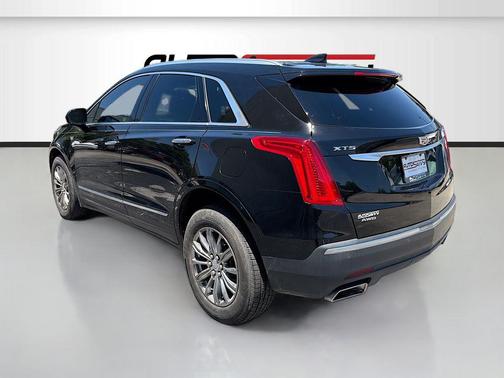 Stellar Black Metallic 2019 Cadillac XT5 Luxury