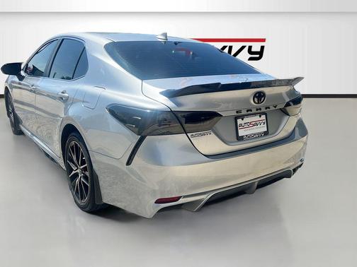 Celestial Silver Metallic 2024 Toyota Camry SE