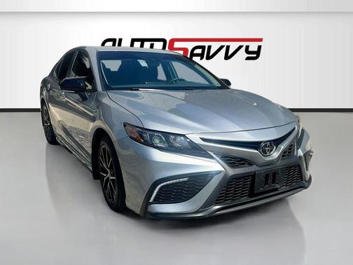 Celestial Silver Metallic 2024 Toyota Camry SE