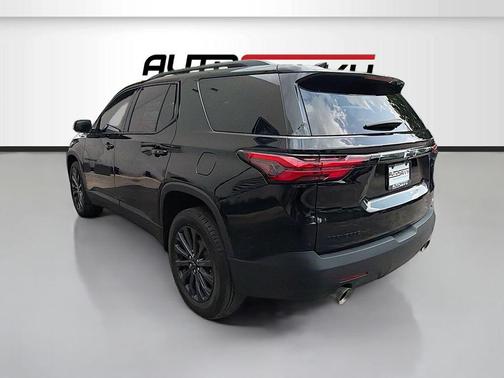 Mosaic Black Metallic 2023 Chevrolet Traverse RS