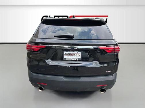 Mosaic Black Metallic 2023 Chevrolet Traverse RS