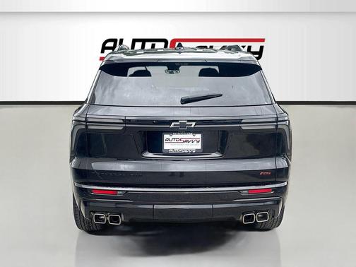 Mosaic Black Metallic 2024 Chevrolet Traverse RS
