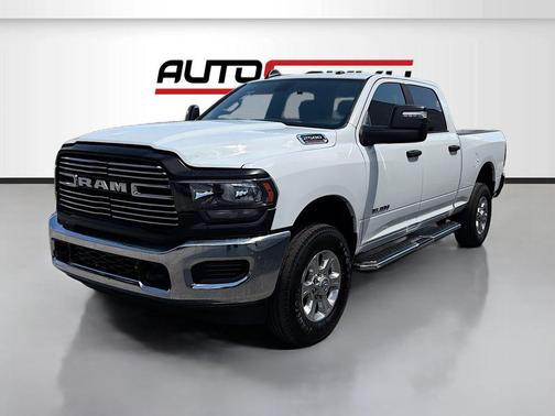 Bright White Clearcoat 2024 RAM 2500 Big Horn Crew Cab 4x4 6'4' Box