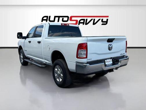 Bright White Clearcoat 2024 RAM 2500 Big Horn Crew Cab 4x4 6'4' Box