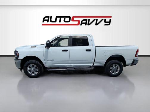 Bright White Clearcoat 2024 RAM 2500 Big Horn Crew Cab 4x4 6'4' Box